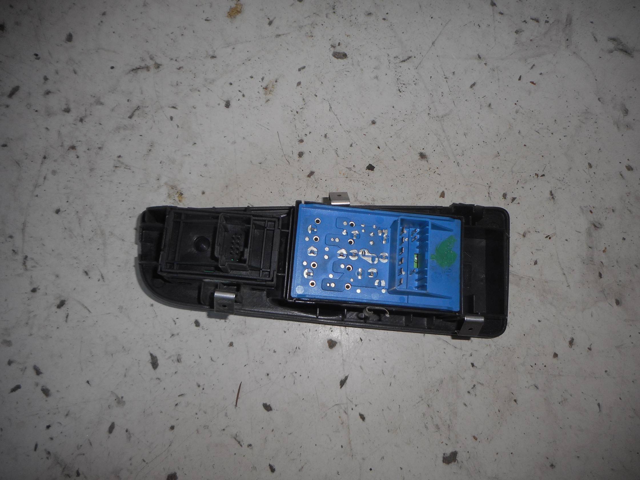 Interruttore alzacristalli porta ant.